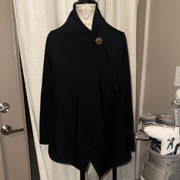 bobeau Sweaters - Bobeau Black Women's Poncho with Button Detail size small